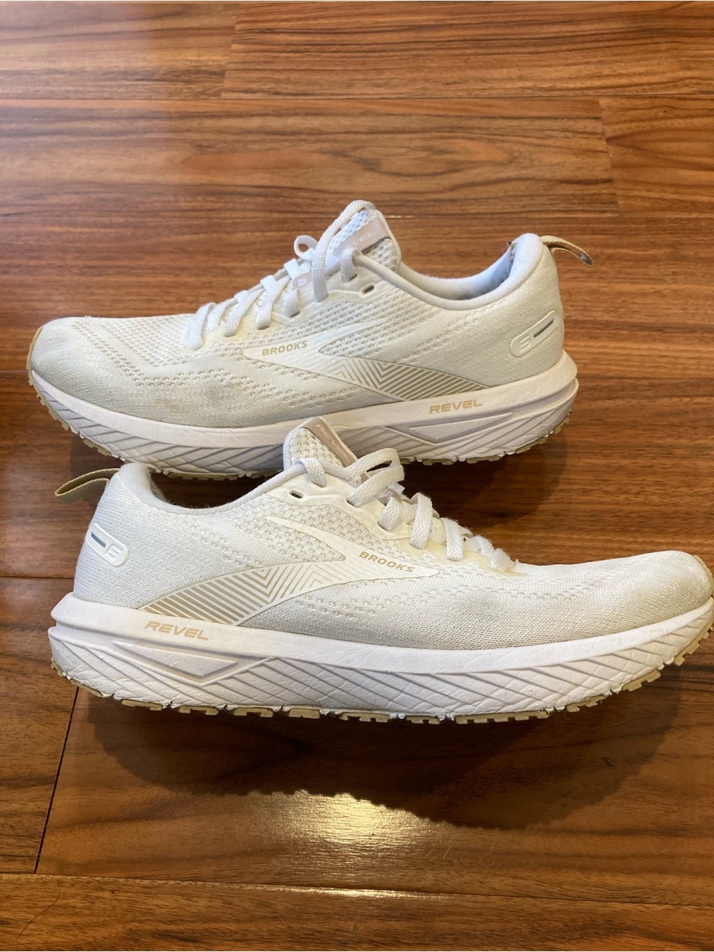 Brooks Revel 6 1203861b122 White Running Sneaker Women Size 8